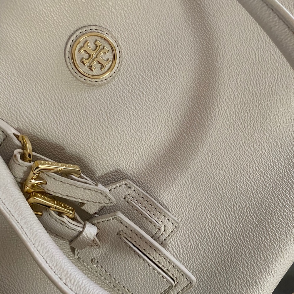 ALMOST NEW White brand new Tory Burch shoulder bag